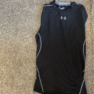 Men’s under Armour cut off.